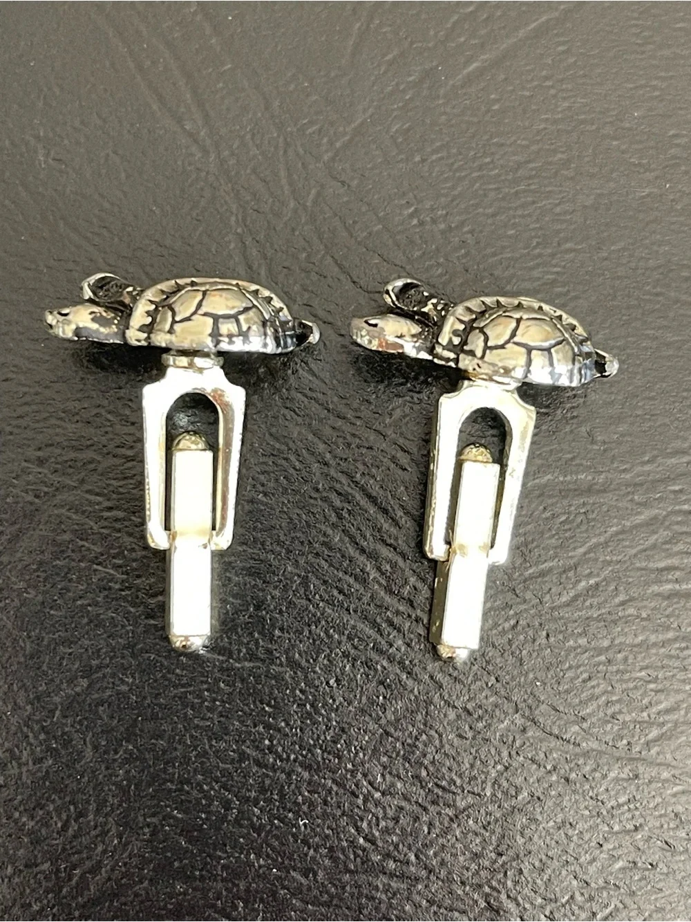 Vintage silver tone Turtle cuff links.